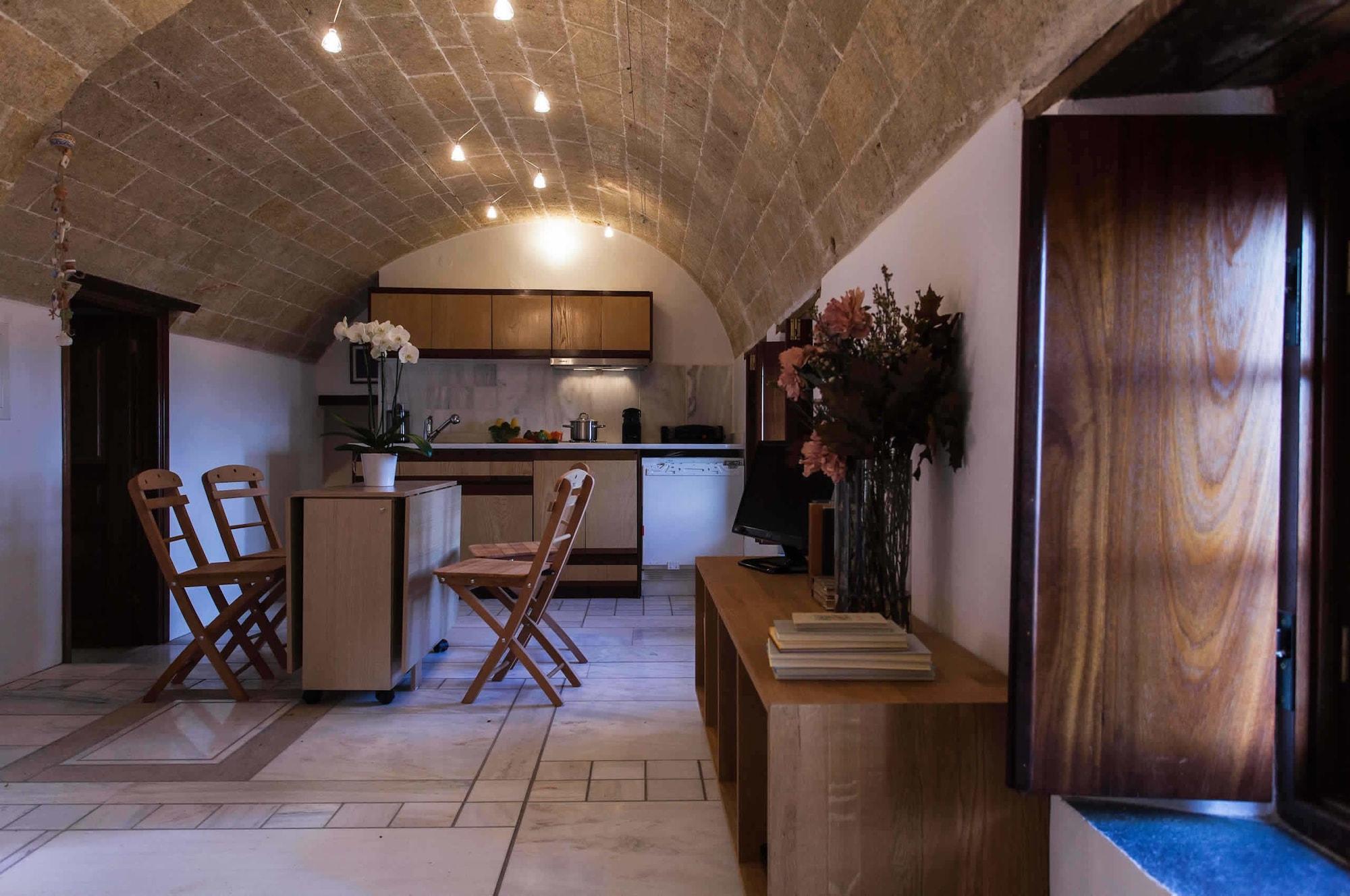 House In The Castle Apartment *